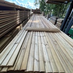 Ca. 105x Channelsiding bruin geimpregneerd, 18x127mm, lengte 540cm